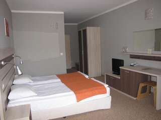 Отель Blue Orange Beach Resort Созополь Двухместный номер с 1 кроватью или 2 отдельными кроватями и балконом-2